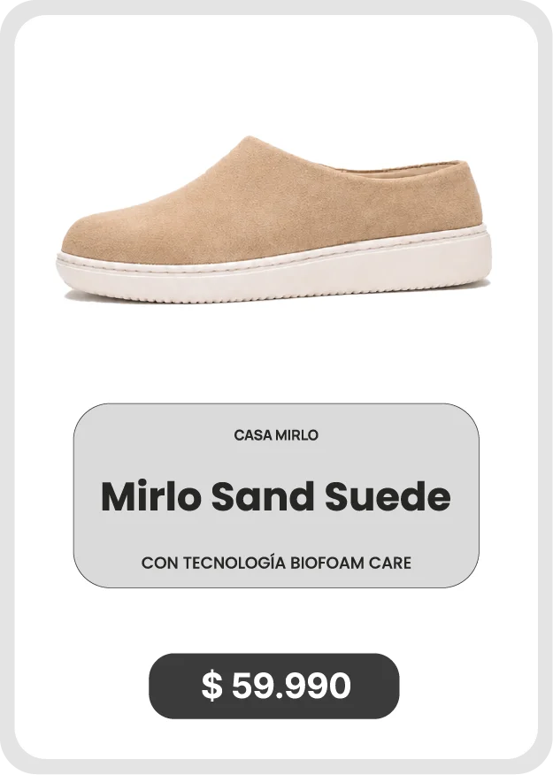 Zapatilla de descanso Mirlo Sand Suede color arena de Casa Mirlo